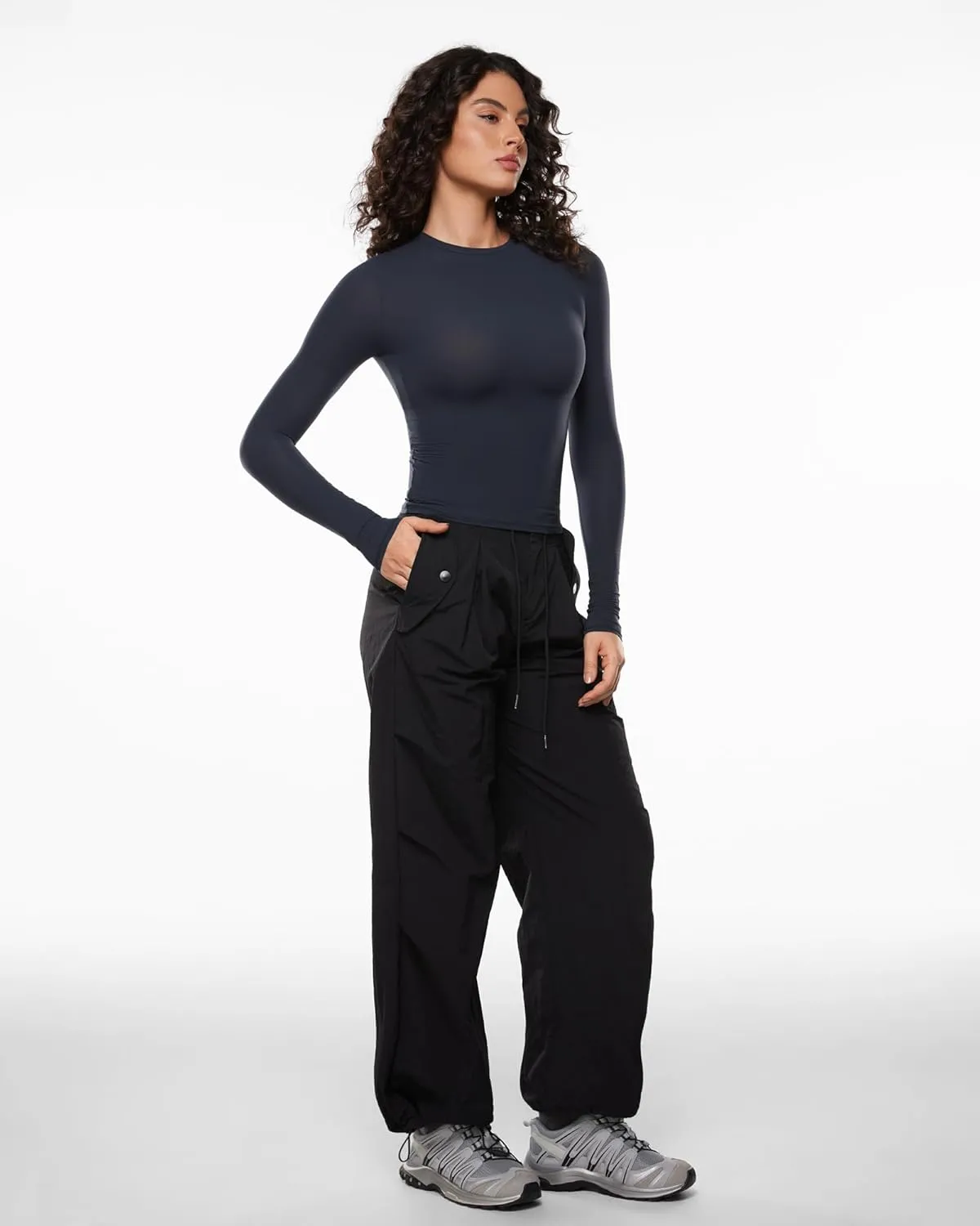 INLYRIC Women's Long Sleeve T-Shirts Crew Neck Basic Fitted Slim Crop Tops Going Out Trendy Tops Spring Tees