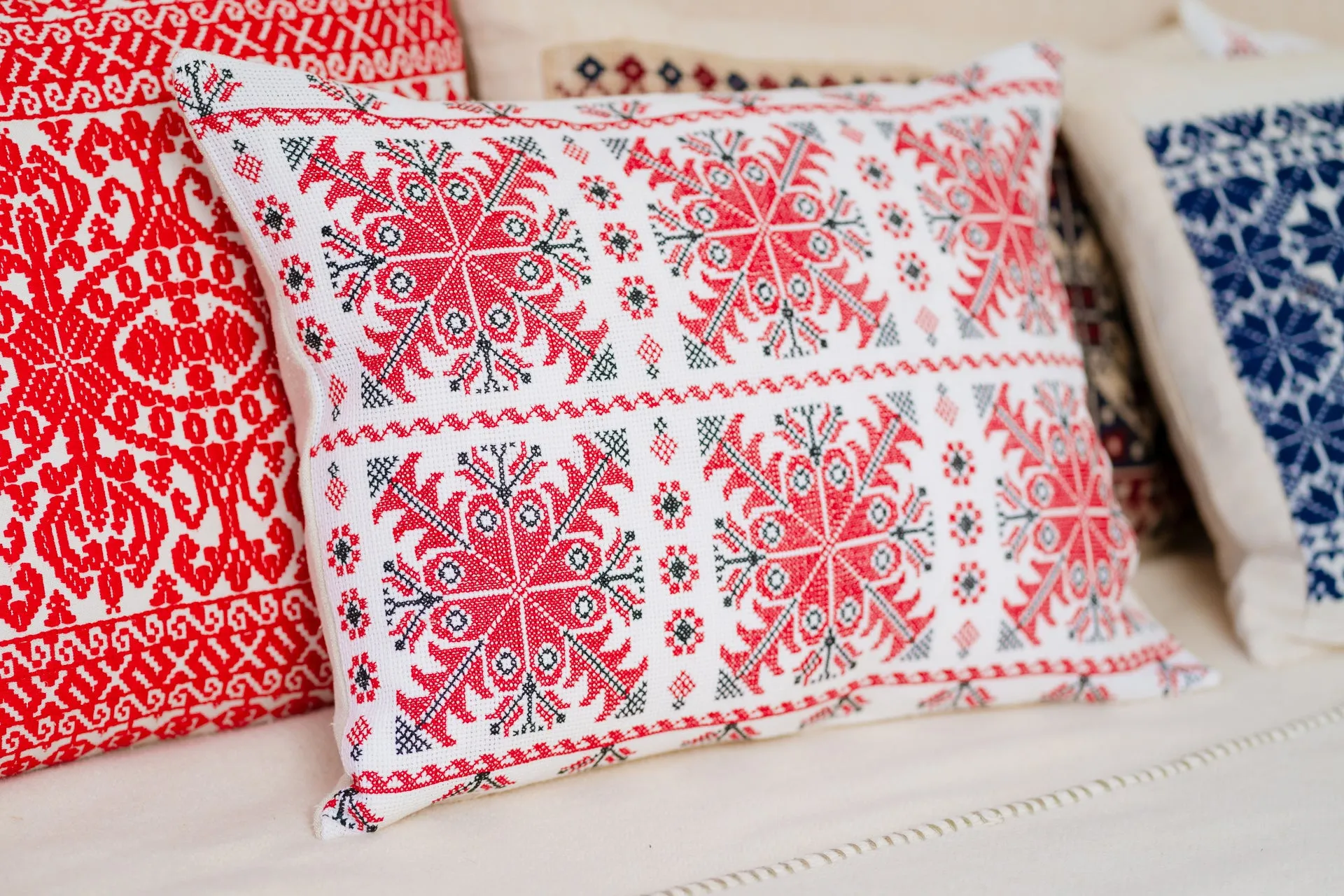 Pillow: Embroidered handwoven antique Hungarian hemp - P500